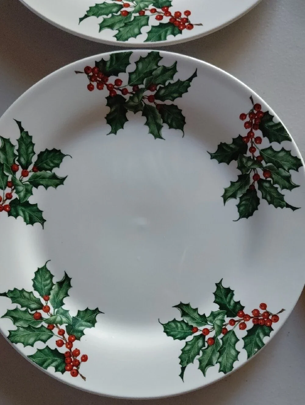 Hallmark White Dinner Plates with Green Holly and Red Berries (Set of 4)